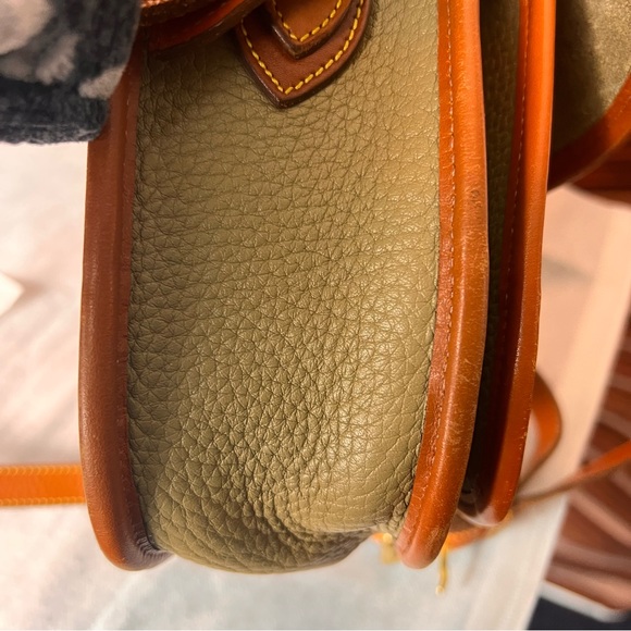 Y2K Dooney & Bourke Tan and Orange Saddle Crossbody Bag, buckle close, charm - Picture 10 of 17